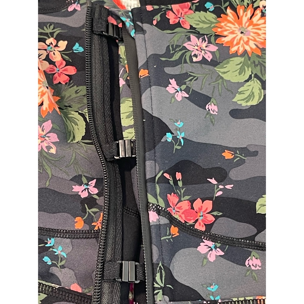 Torrid Floral Camo Activewear Two Piece Set NWT SZ 1X (14-16) - Picture 9 of 16